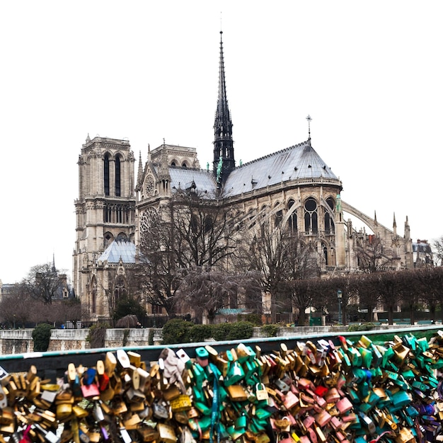 Cadenas d'amour et Notre-Dame de Paris