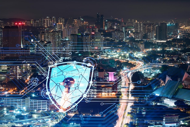 Cadenas lumineux hologramme nuit vue panoramique sur la ville de Kuala Lumpur Malaisie Asie Le concept de boucliers de cybersécurité pour protéger les entreprises de KL Double exposition