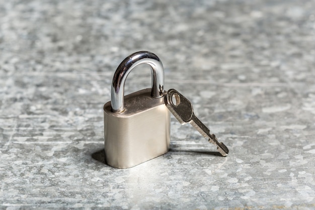 Cadenas sur la table