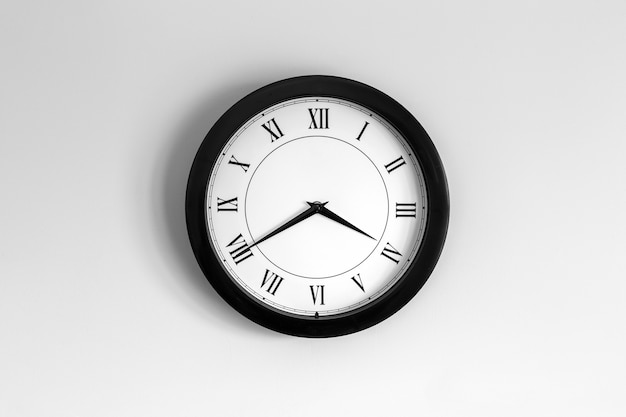 Cadran romain d'horloge triste