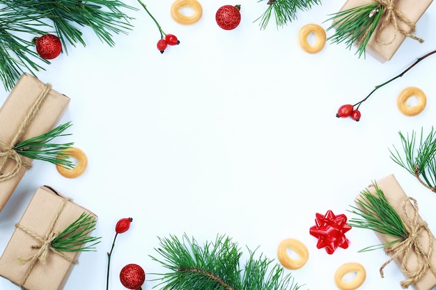 Cadre d'accessoires de Noël avec un fond blanc