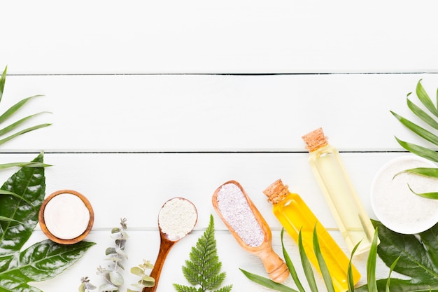 Photo cadre de beauté et de mode avec spa sur bois rustique pastel.