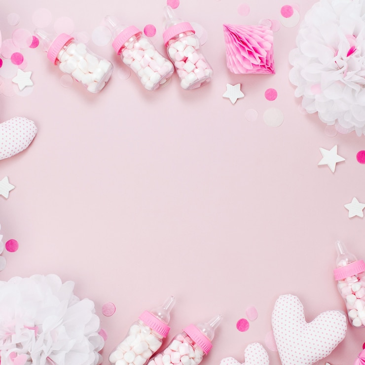 Photo cadre composé de biberons décoratifs pour bébé avec des décorations en bonbons et en papier pour la fête de la douche de bébé. mise à plat, vue de dessus