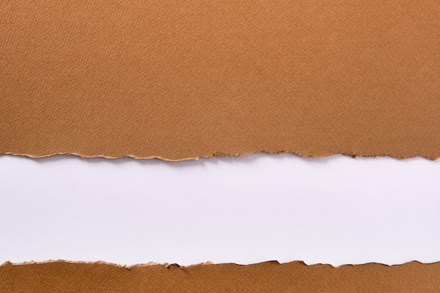 Cadre de fond de titre de bas de bande de papier brun déchiré