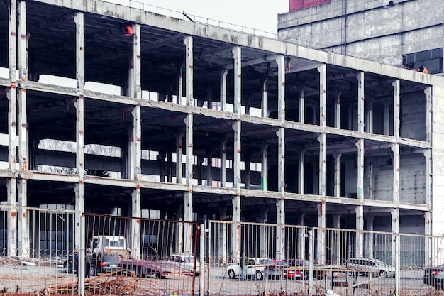 Le Cadre D'un Immeuble De Plusieurs étages Sur Un Immeuble De La Ville. Construction D'une Nouvelle Maison, Nouveau Bâtiment