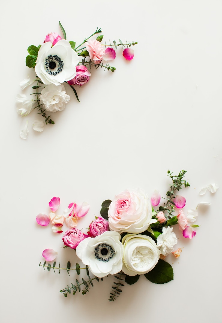 Photo cadre de mariage rond floral à plat. vue de dessus de fleurs roses avec espace de copie