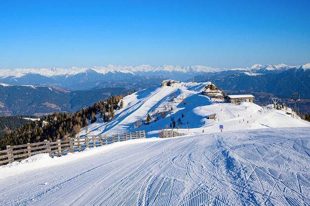 Cadre montagnard dans le centre de ski de Nassfeld en Autriche