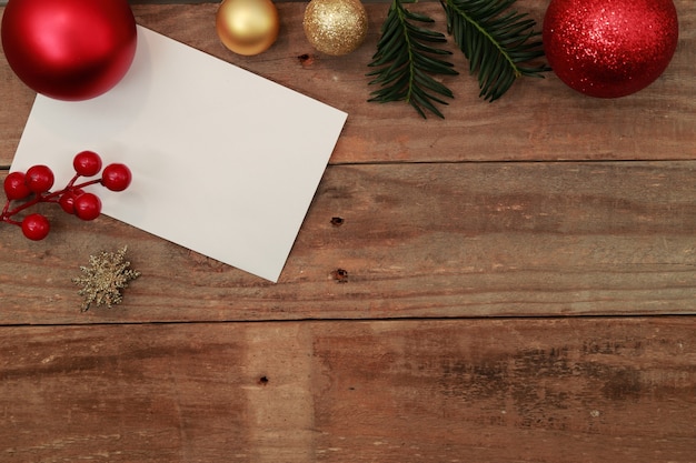 Cadre de Noël sur un fond en bois