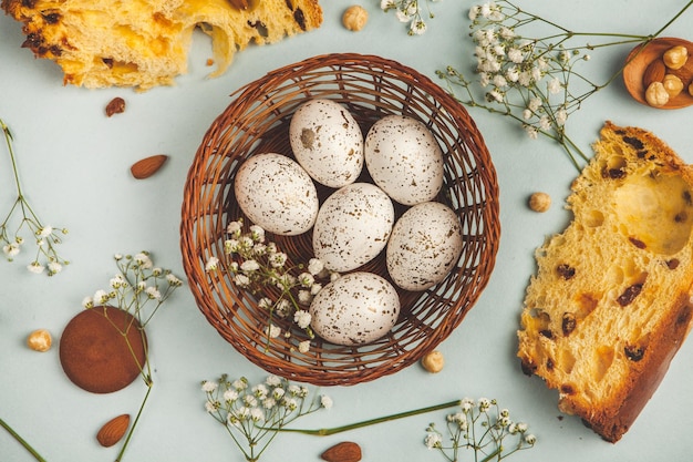 Cadre de Pâques avec des oeufs.