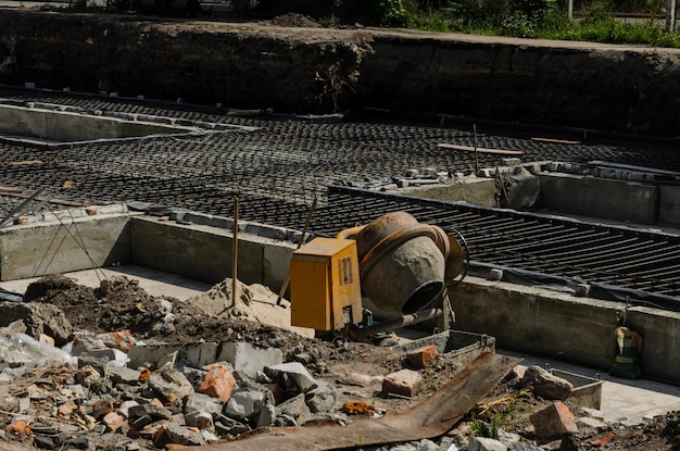 Cadre pour la fondation en béton du nouveau bâtiment