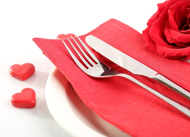 Cadre de table de fête pour la Saint-Valentin isolé sur blanc