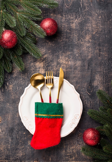 Cadre de table de Noël avec décor rouge