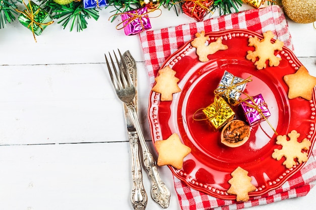 Cadre de table de Noël avec des décorations de Noël