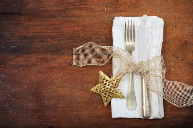 Cadre de table de Noël sur fond en bois