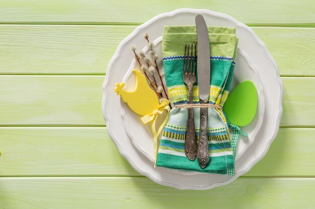 Photo cadre de table de pâques sur bois