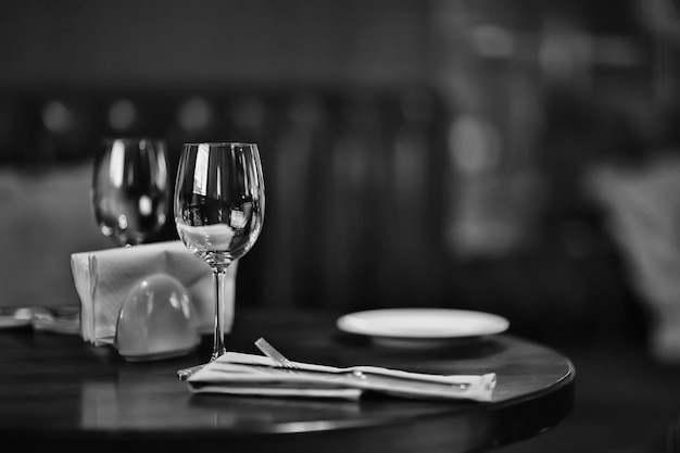 cadre de table de restaurant de dîner romantique, fond dans la nourriture et le vin abstraits de table de barre