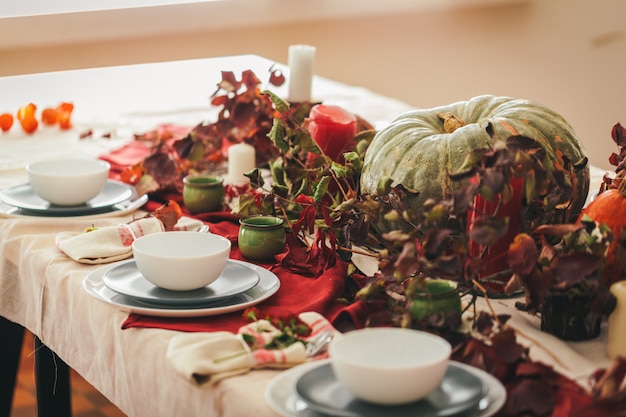 Cadre de Thanksgiving d'automne avec un décor de fête