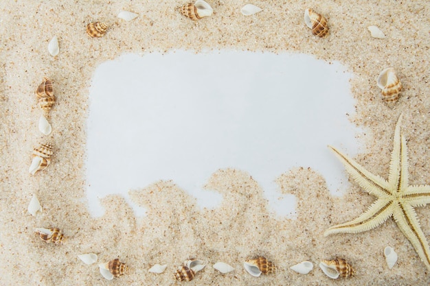 Cadre vide du sable blanc de la plage