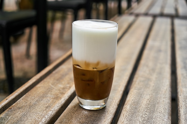 Café au lait délicieux sur la table