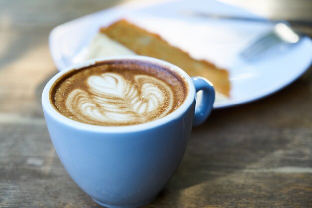 Café au lait et gâteau