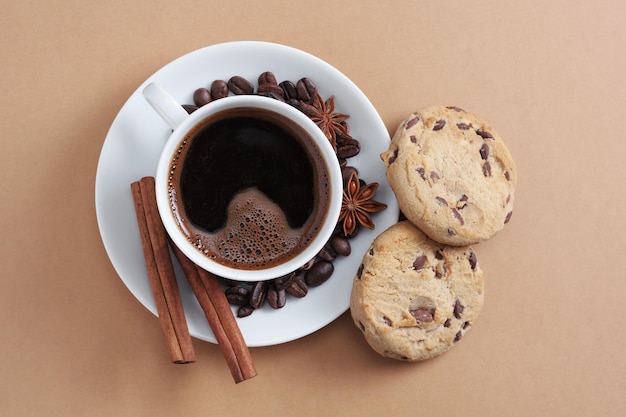 Café avec biscuits au chocolat