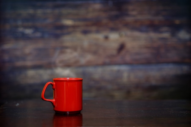 Café chaud dans une tasse.