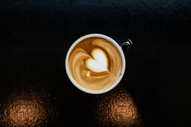 café chaud latte art forme de coeur