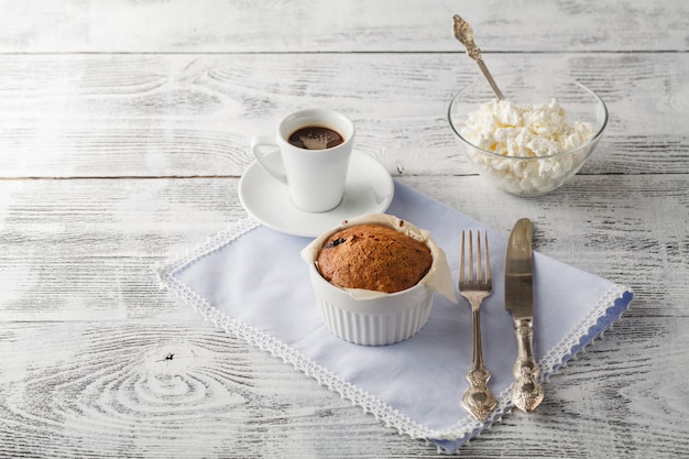 Café chaud et muffin