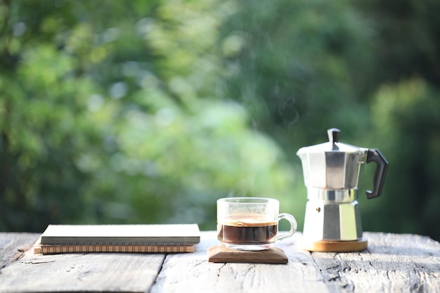 Café avec crema et moka en acier inoxydable et cahiers