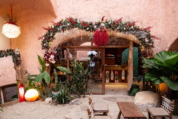 Café décoré pour Noël Fêtes d'hiver Atmosphère en été Noël inhabituel