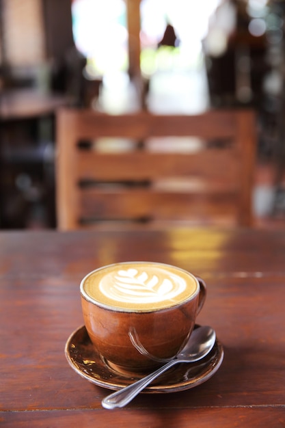 Café sur fond de bois