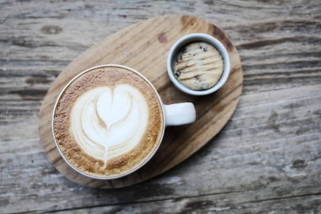 Café sur fond de bois