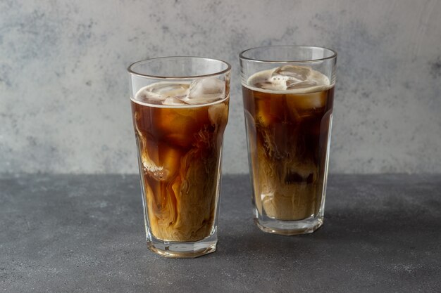 Café glacé à la crème. Boissons froides. La nourriture végétarienne. Alimentation équilibrée.