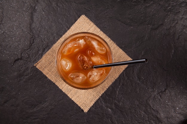 Café glacé dans un verre