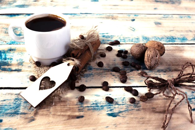 café et grain de café sur une table en bois
