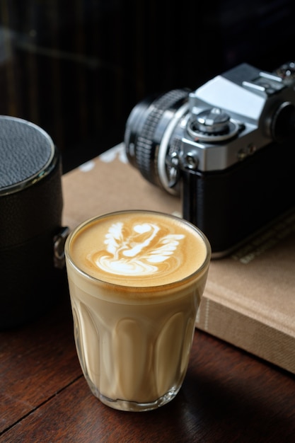 Café latte art dans un café