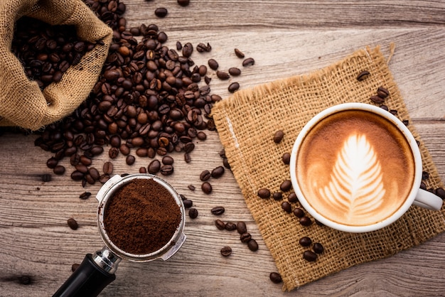 café latte art avec des grains de café