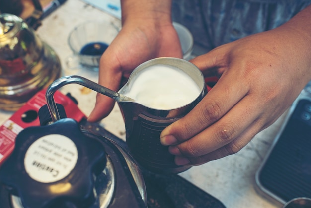 café latte art traitement avec du lait