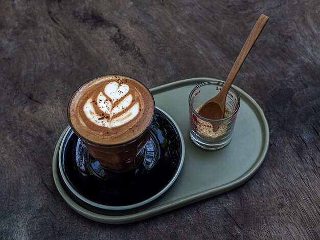 Café moka sur fond de table en bois