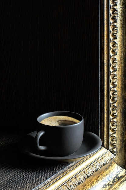 Café noir dans une tasse