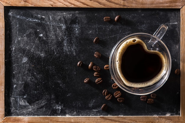 Café en verre avec forme de coeur