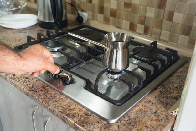 Cafetière sur cuisinière à gaz