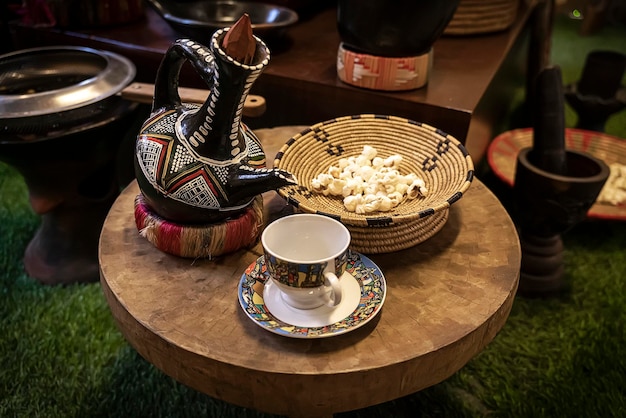 Cafetière et tasse à café Boire du café dans un café de style arabe