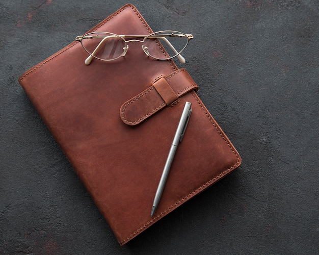 Cahier en cuir marron