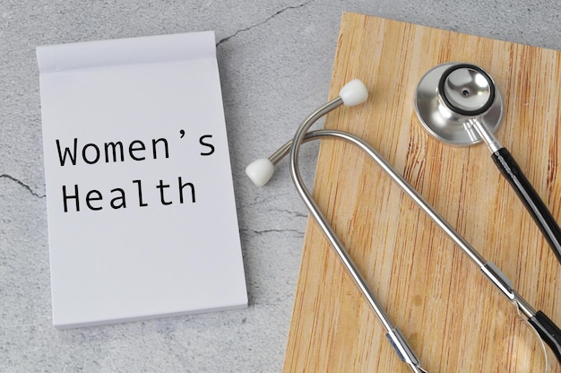 Cahier écrit avec texte WOMEN39S HEALTH Vue de dessus