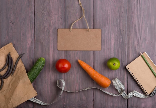 Cahier de journal alimentaire diététique pour compter les calories tableau noir blanc ruban à mesurer légumes frais