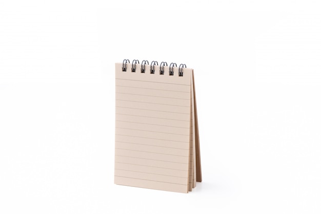 cahier marron sur blanc