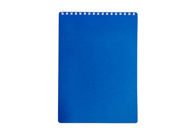 Cahier de printemps fermé avec couverture bleue Bureau pour l'organisation commerciale Gros plan isolé sur fond blanc