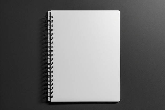 un cahier vierge sur une surface noire