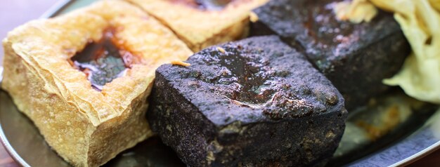 Caillé de haricots fermenté au tofu puant frit